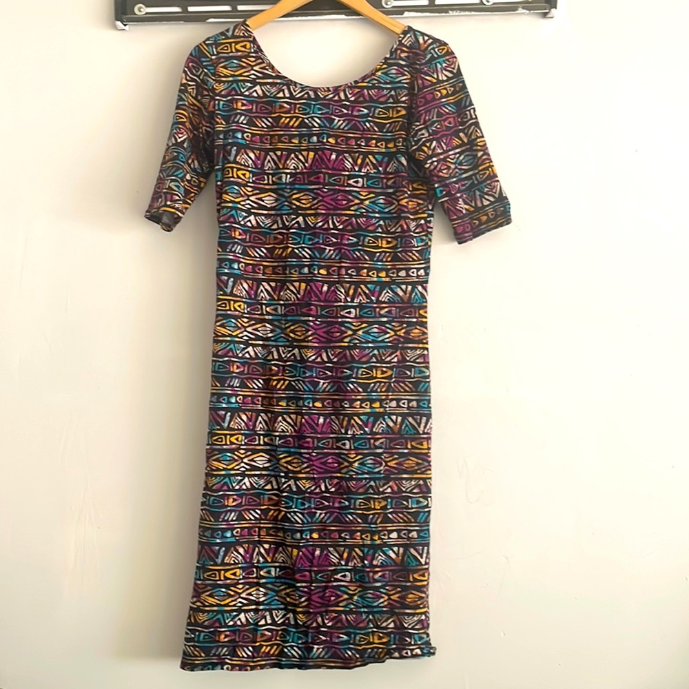 XL mid dress fits like a medium